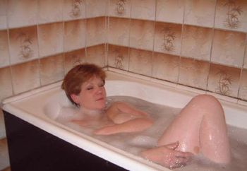 Lynda Enjoying Bath