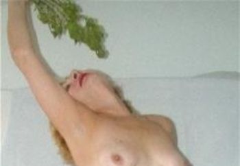 Sx: Lick My Slut Wife Under The Mistletoe