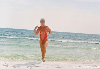 Suzy Slut doing the beach