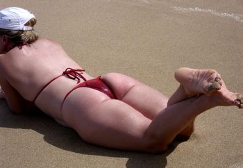 beach thongs