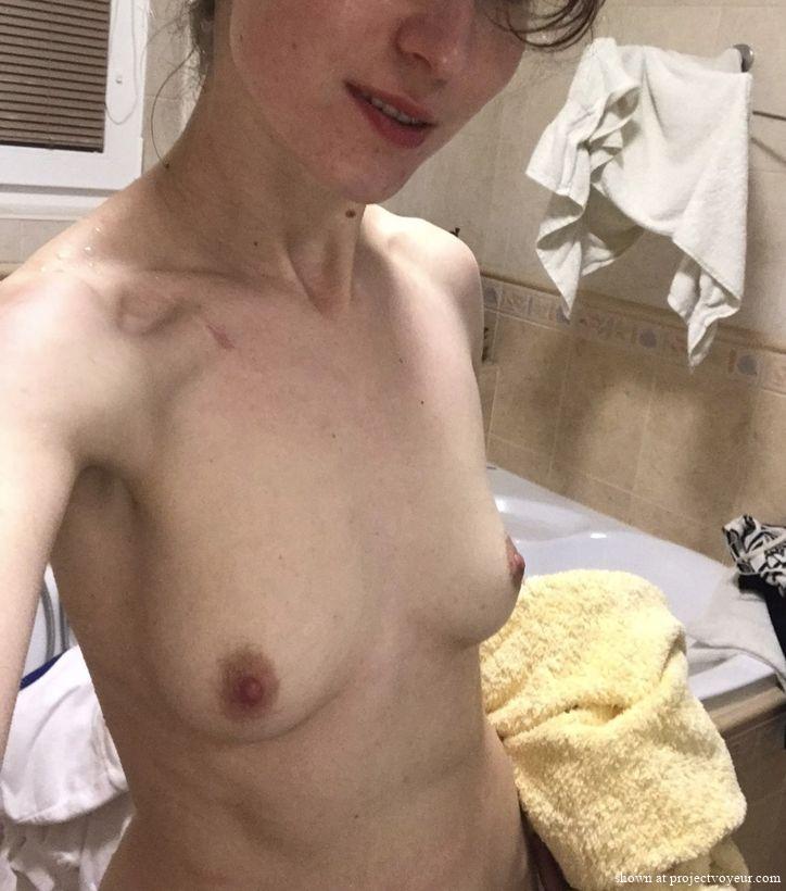 Girlfriend topless  - image4
