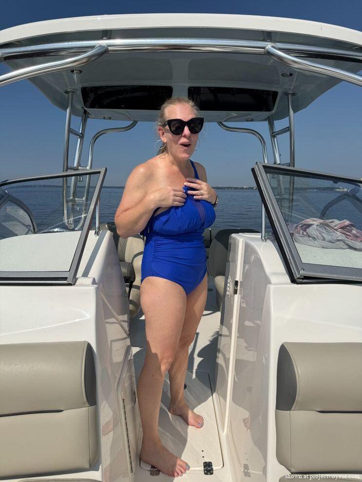 Kelli Flashes at Sea - image2