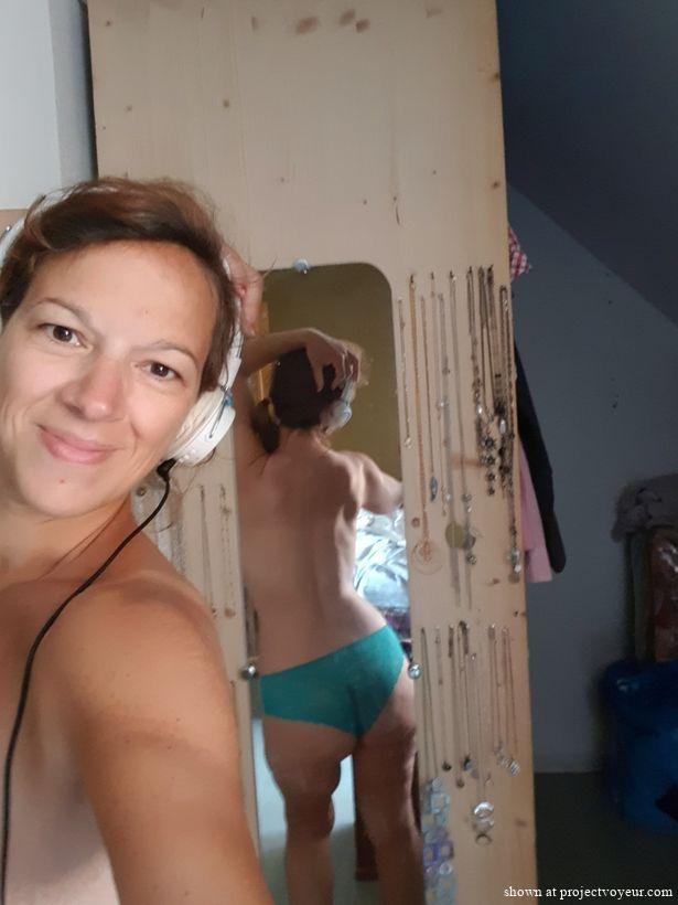 Vanessa french woman selfie - image1