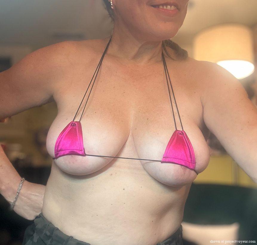 Big tits in micro bikinis - image5