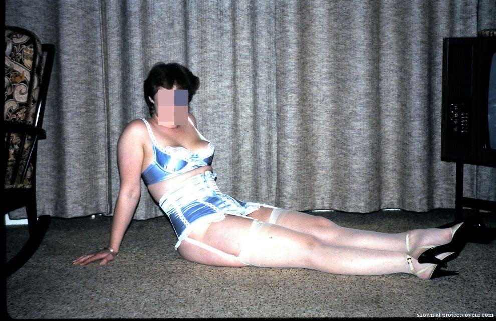 M in blue satin - image7