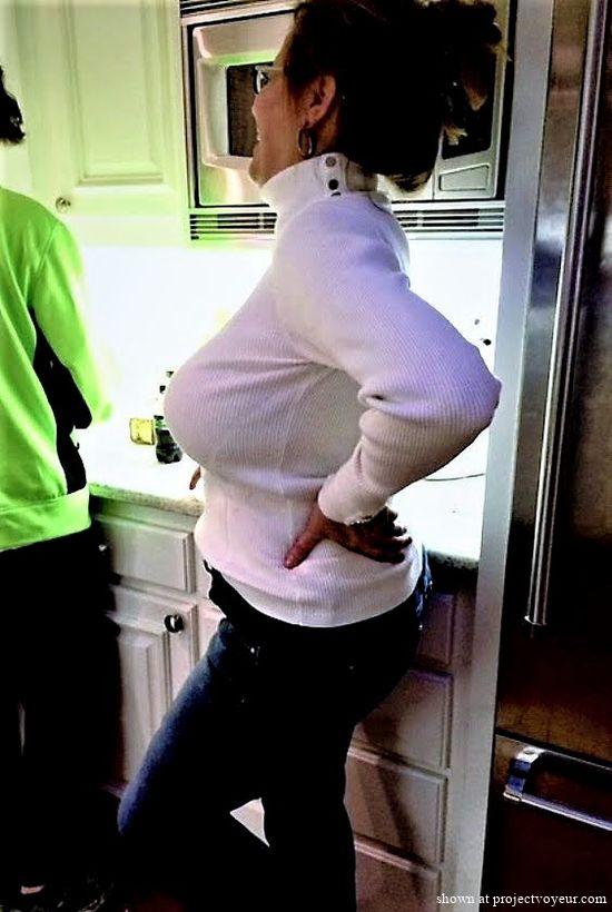 hot mom - image1