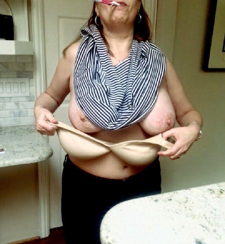 Hot mom - image2