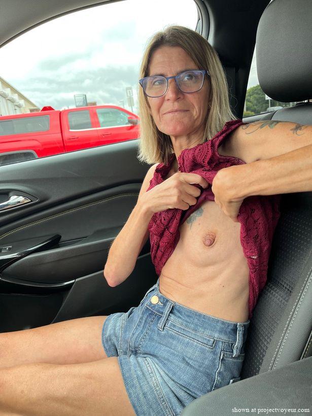 Skinny Becky smiling and sexy - image2