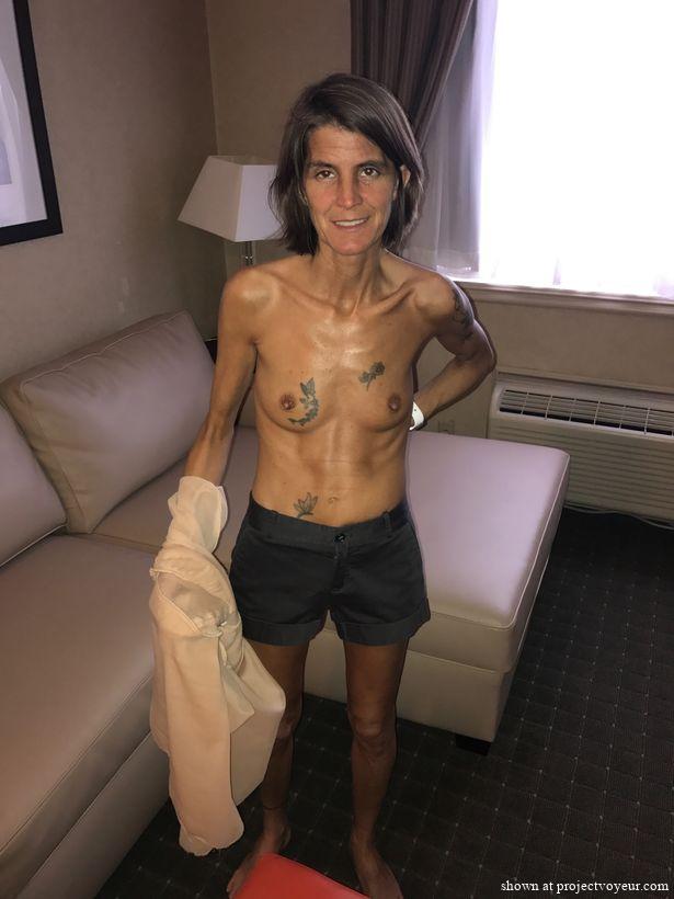 Skinny Becky smiling and sexy - image5