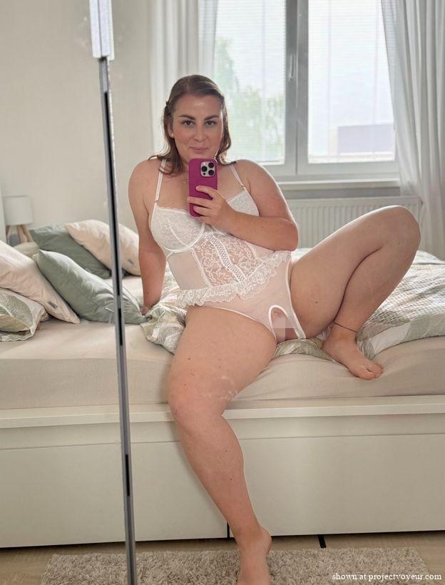 Tereza sexy outfit - image4