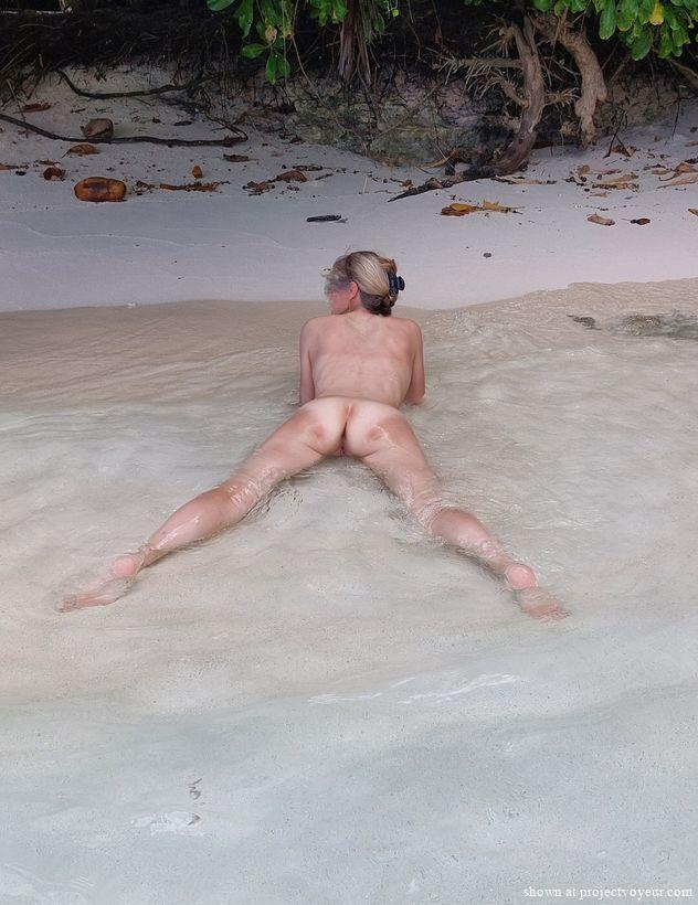I’m taking off my bikini. - image6