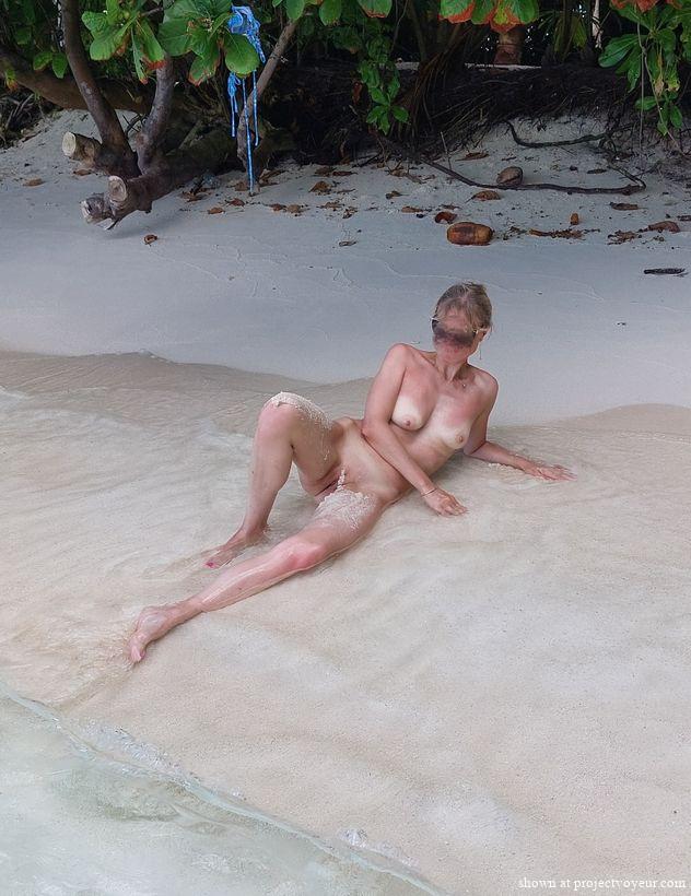 I’m taking off my bikini. - image7