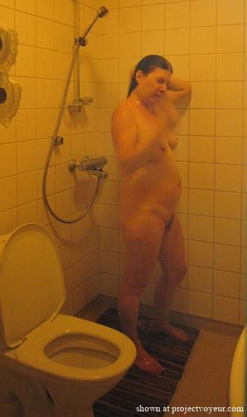 Exhibitionist mature wife - image4