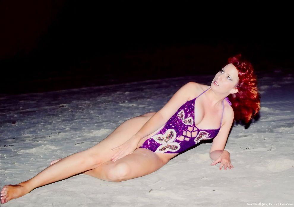 Beach babe - image4