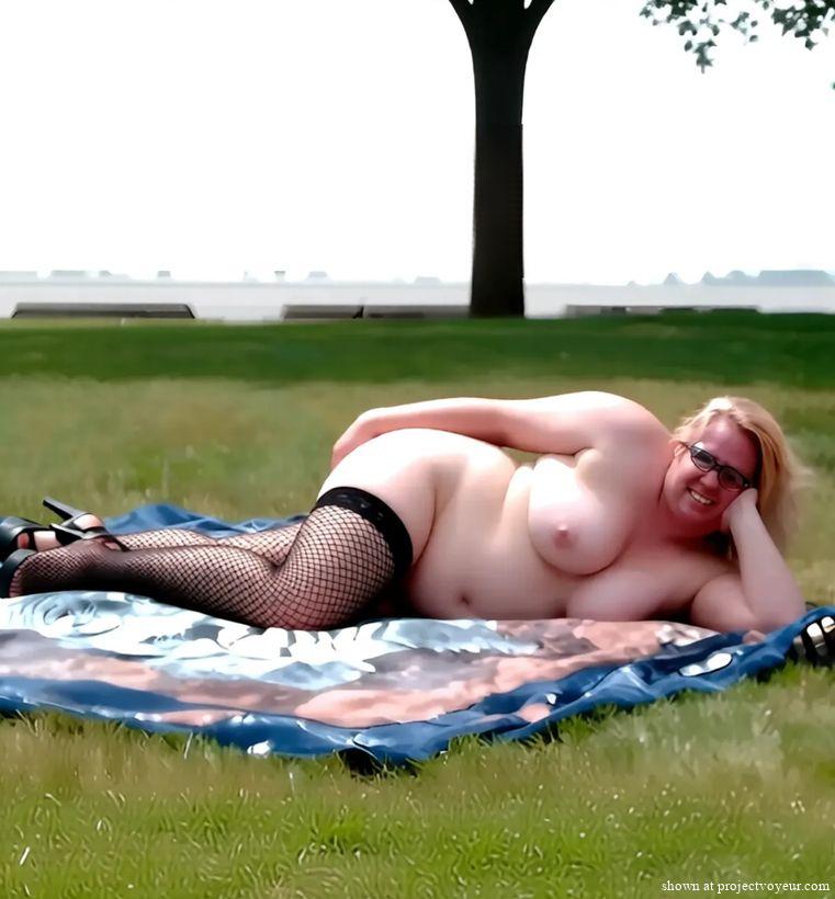 Chubby wife full nude outdoors at a moto - image6