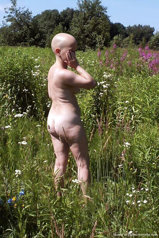 Mona in the meadow - image5