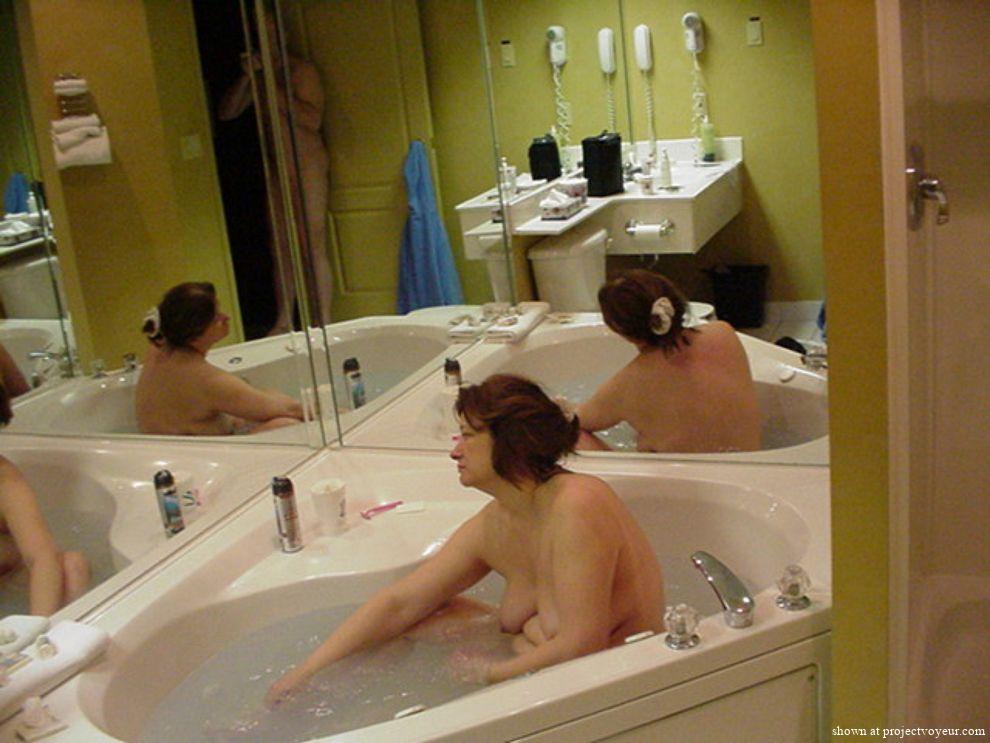 MOTEL BATH TUB - image1