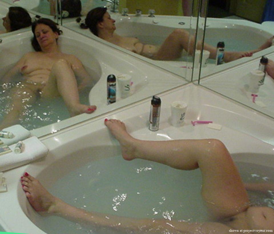 MOTEL BATH TUB - image2