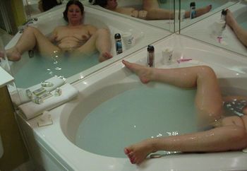 MOTEL BATH TUB