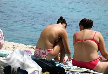 vive la france ... cassis 8 ... two girls with ones boyfriend
