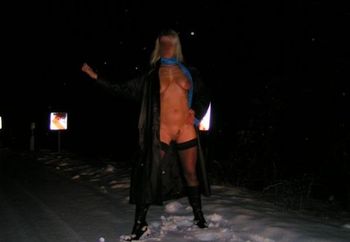 Nip: Sexy Anja In Cold Snow
