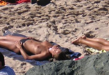 Nice Girls On The Beach