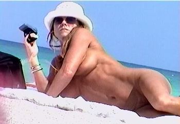 nude beach hottie !!