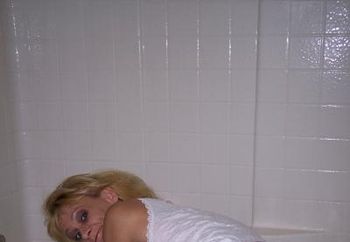 Rub-a-dub Milf