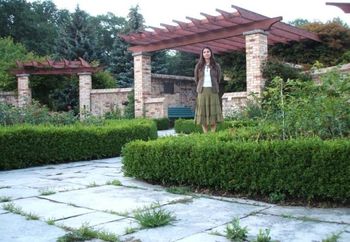 Mrsg Flashing In The Rose Garden