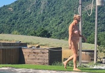 Nudist 