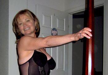 A sexee milf indeed!
