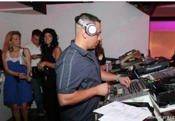 DJ