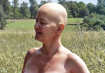 Mona - A bald whore and my...