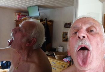 Leak tongue of Slave_Ernst